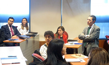 Dr. Guillermo Escobar, co-director académico del programa en España dictó clases presenciales del M